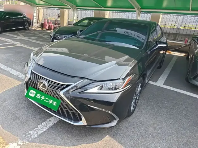 Фотография автомобиля — Lexus ES