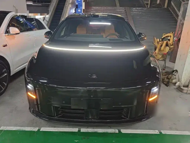Li Auto i8 — Фото автомобиля 2