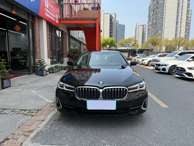 BMW 5 Series — Фото автомобиля 2