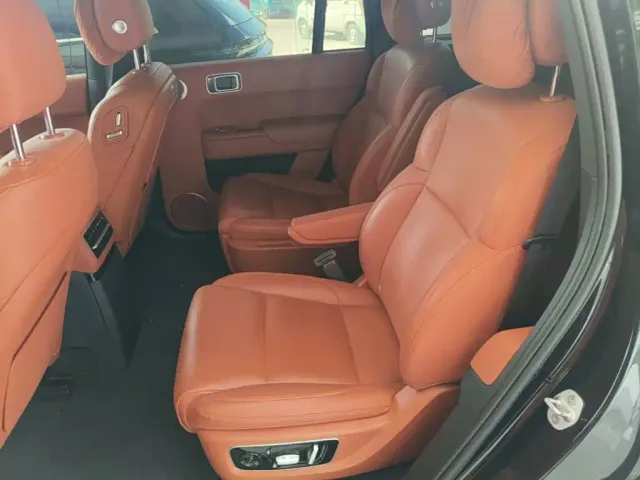 Li Auto L9 — Фото автомобиля 16