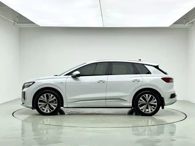 Audi Q4 e-tron — Фото автомобиля 7