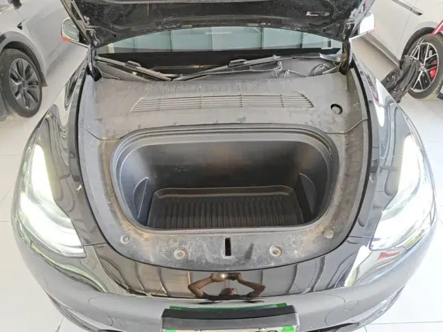 Tesla Model Y — Фото автомобиля 19
