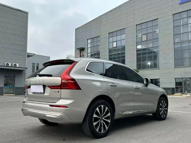 Volvo XC60 — Фото автомобиля 2