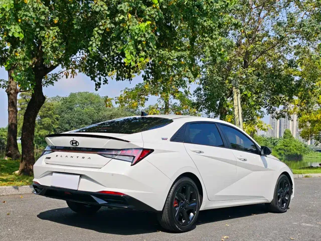 Hyundai Elantra — Фото автомобиля 6