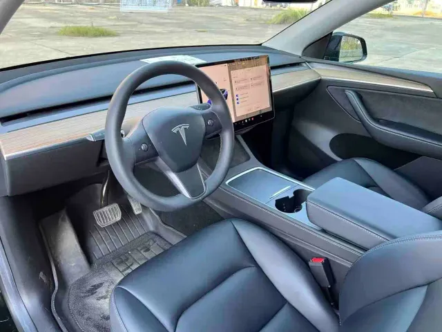 Tesla Model Y — Фото автомобиля 8