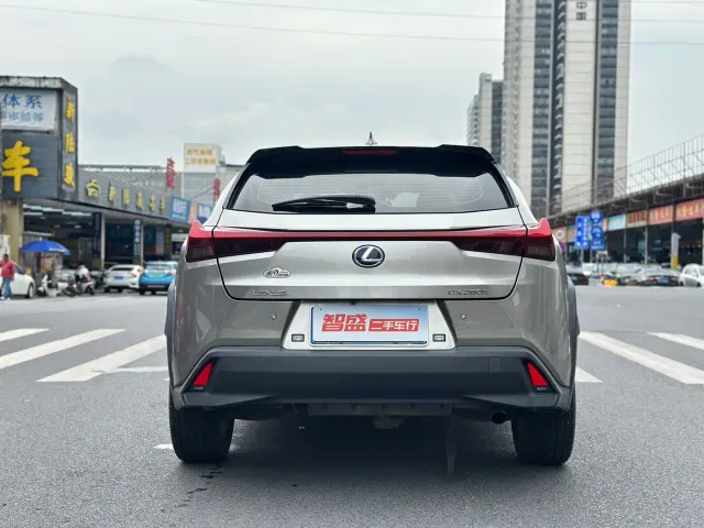 Lexus UX — Фото автомобиля 4