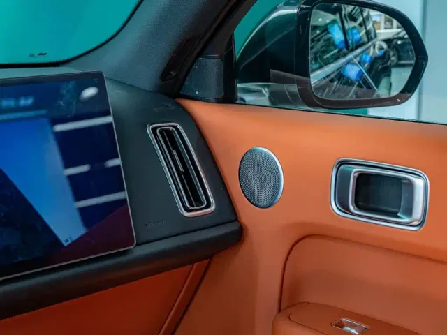 Li Auto L8 — Фото автомобиля 11