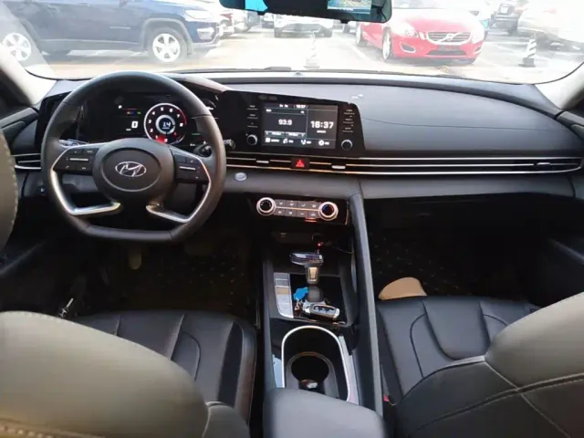 Hyundai Elantra — Фото автомобиля 9