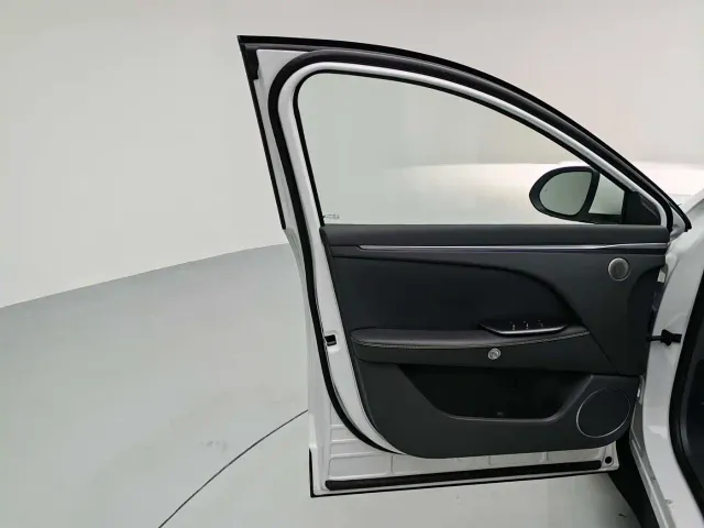 Arcfox Alpha T5 — Фото автомобиля 16