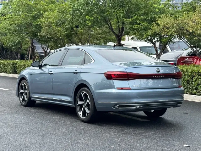 Volkswagen Passat — Фото автомобиля 6