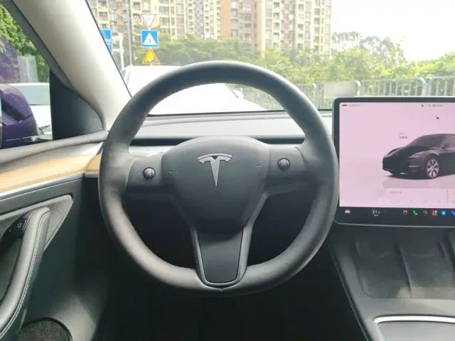 Tesla Model Y — Фото автомобиля 2
