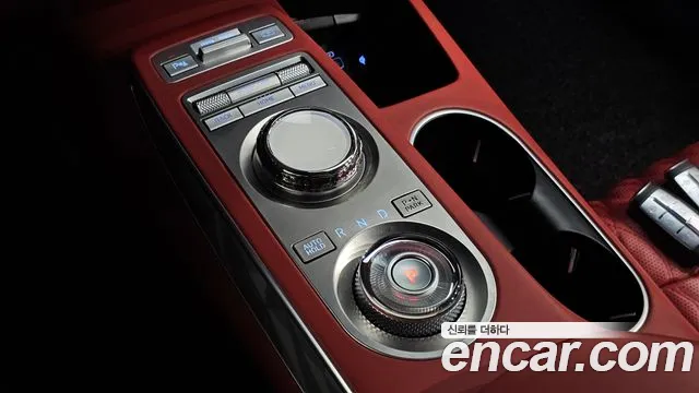 Genesis GV70 — Фото автомобиля 12