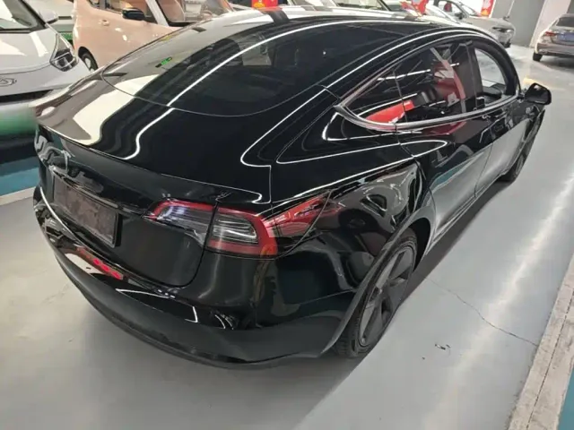 Tesla Model 3 — Фото автомобиля 6