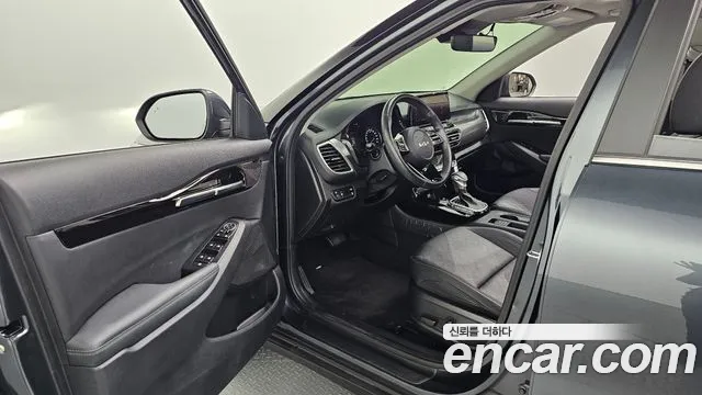 Kia Seltos Seltos Бензин 1.6 Turbo 4WD — Фото автомобиля 26