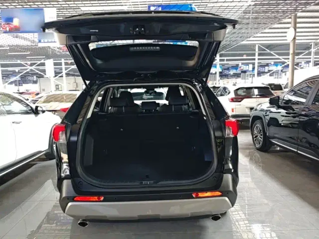 Toyota RAV4 — Фото автомобиля 14