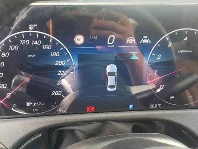 Mercedes-Benz E-Class — Фото автомобиля 2