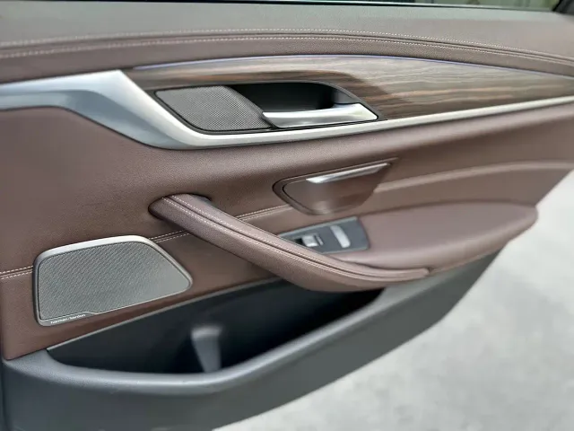 BMW 5 Series — Фото автомобиля 29