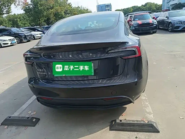 Tesla Model 3 — Фото автомобиля 5