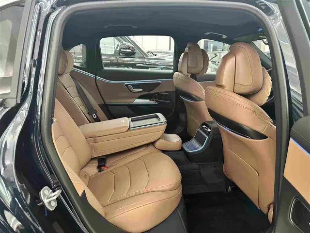 Mercedes-Benz E-Class — Фото автомобиля 16