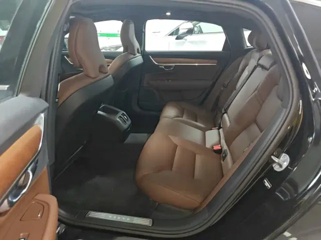 Volvo S90 — Фото автомобиля 16