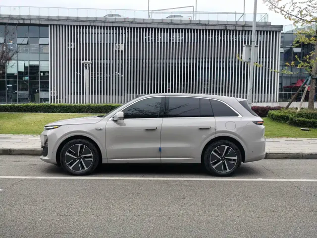 Li Auto L6 — Фото автомобиля 4