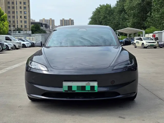 Tesla Model 3 — Фото автомобиля 6