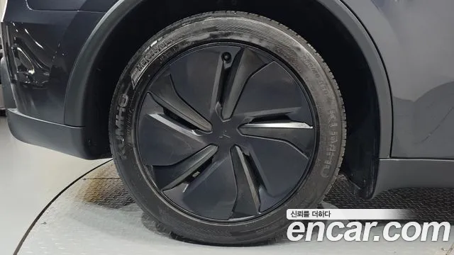 Tesla Model Y — Фото автомобиля 6