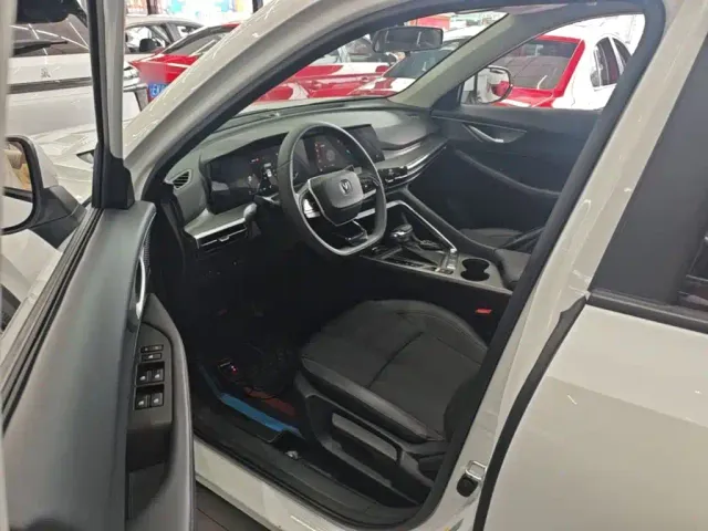 Changan CS35 Plus — Фото автомобиля 14