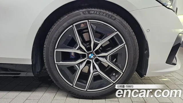 BMW 5-Series — Фото автомобиля 19