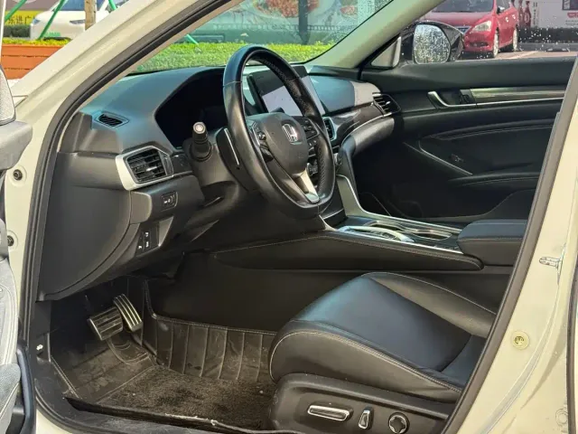 Honda Accord — Фото автомобиля 10