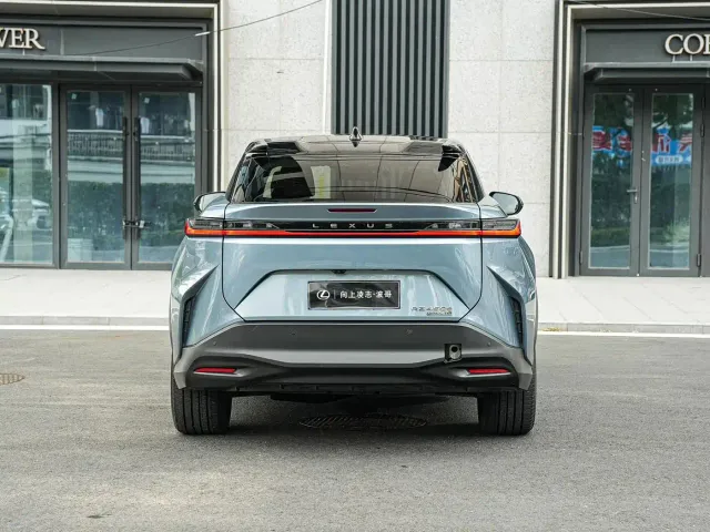 Lexus RZ — Фото автомобиля 4
