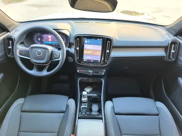 Volvo XC40 — Фото автомобиля 9