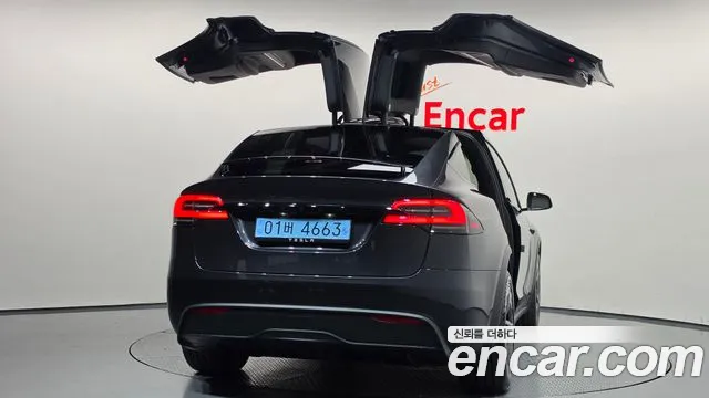 Tesla Model X — Фото автомобиля 4