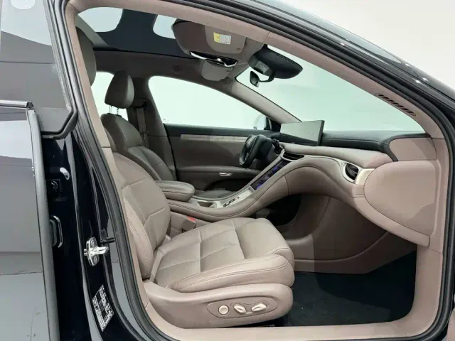 IM Motors L6 — Фото автомобиля 14