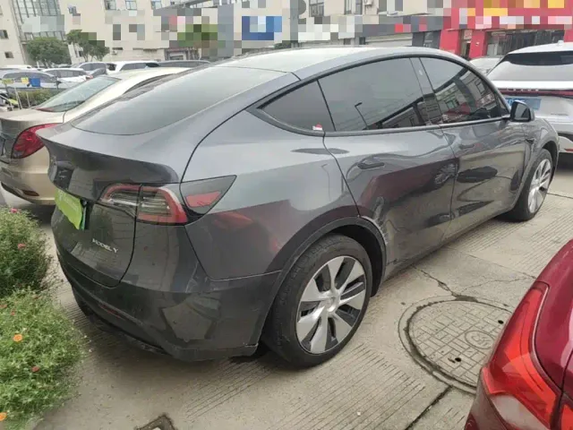 Tesla Model Y — Фото автомобиля 6