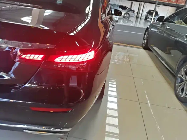 Mercedes-Benz E-Class — Фото автомобиля 7
