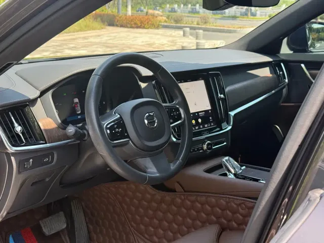 Volvo S90 — Фото автомобиля 4