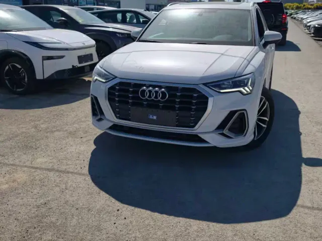 Фотография автомобиля — Audi Q3