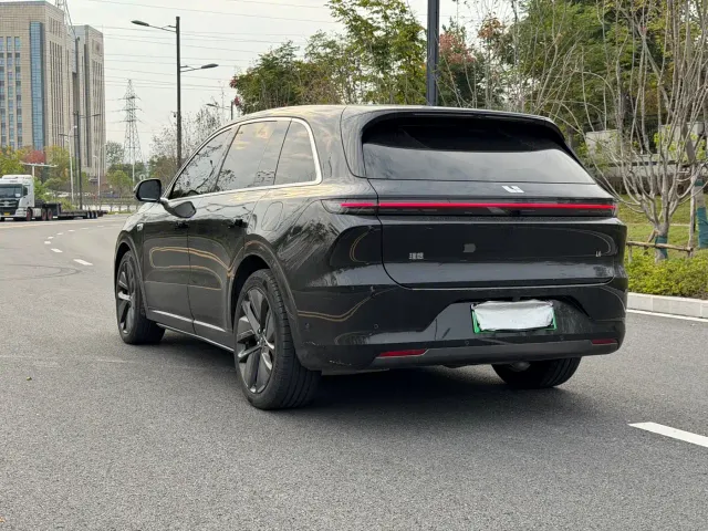 Li Auto L6 — Фото автомобиля 16