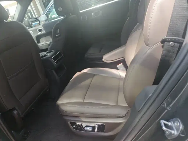 Li Auto L8 — Фото автомобиля 16