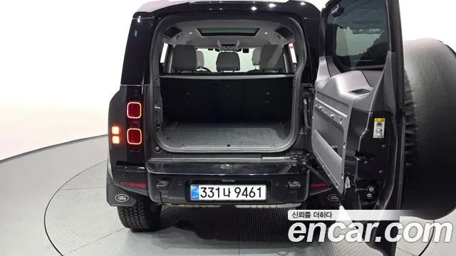 Land Rover Defender — Фото автомобиля 16