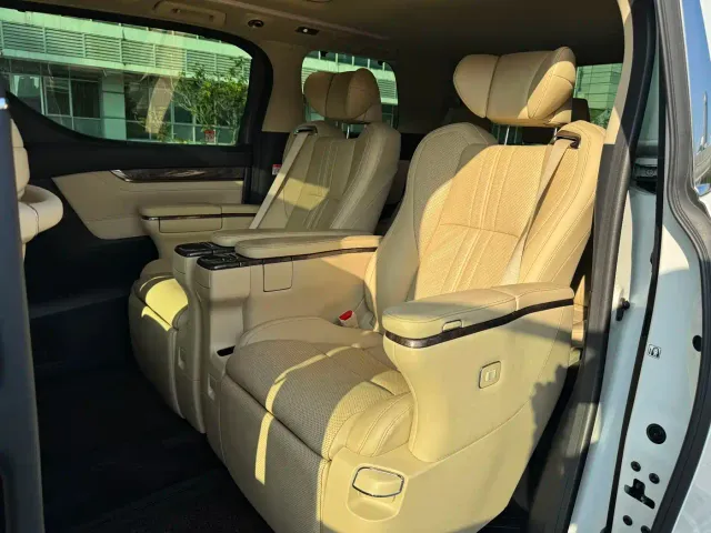 Toyota Alphard — Фото автомобиля 12