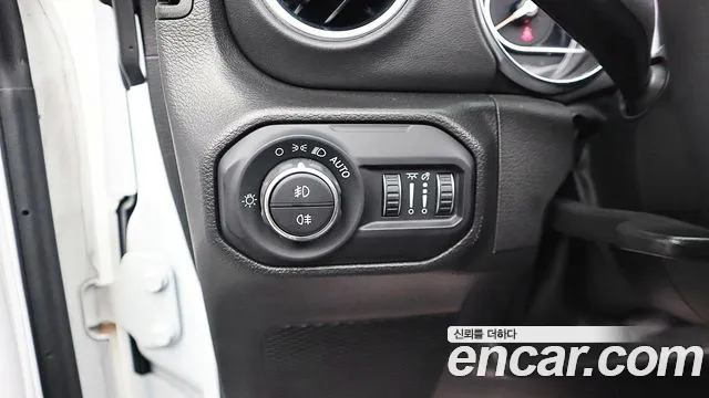 Jeep Wrangler JL — Фото автомобиля 18