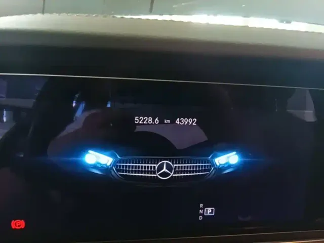 Mercedes-Benz E-Class — Фото автомобиля 11
