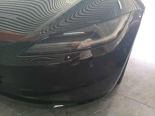 Tesla Model 3 — Фото автомобиля 23