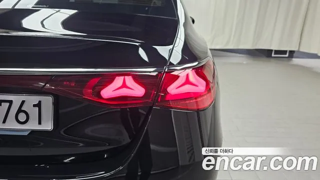 Mercedes-Benz E-Class — Фото автомобиля 23