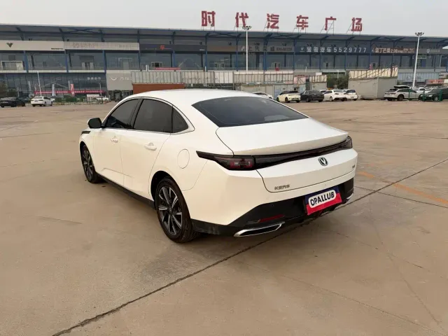 Changan Eado — Фото автомобиля 5
