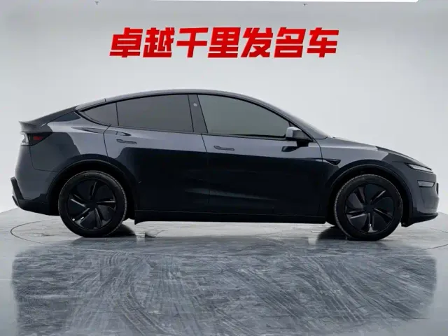 Tesla Model Y — Фото автомобиля 8