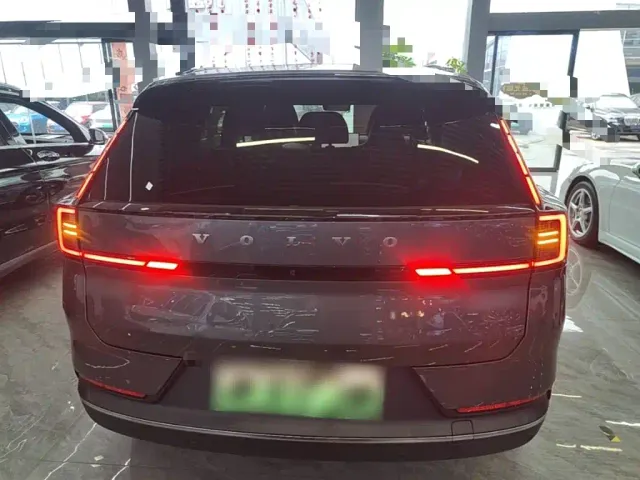 Volvo XC70 Plug-in Hybrid — Фото автомобиля 5
