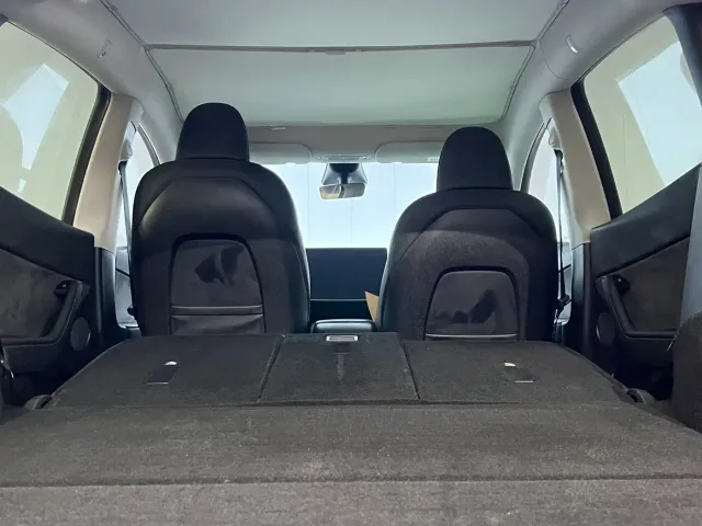 Tesla Model Y — Фото автомобиля 19